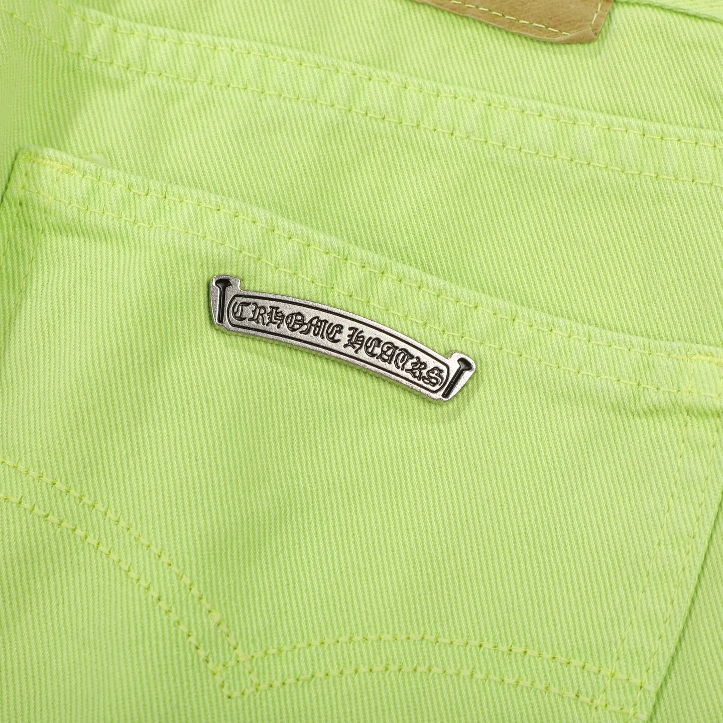 P260 Chrome hearts CH green cow king Yang Mi's same style sex recods limited green cow jeans. Really restores the ultimate texture of Vintage. Italian special cowhide print and cut. Customized sheepskin three-layer thick line leather. The whole is spliced in heavy water washing process. Craftsmen hand-splash ink. You can see the details. Three-dimensional cutting version. Loose and comfortable. Not picky about the figure. Makes taller and slimmer. Seiko factory. Original quality control. Same style for men and women. Can be matched with couples. Versatile recommendation. Essential jeans for all seasons Color: Green Size: S-XL